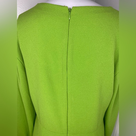 JUST…TAYLOR NWT Vibrant Lime Green V-Neck Dress - Picture 5 of 7
